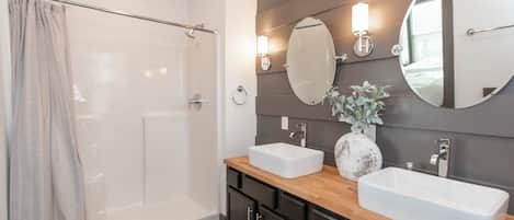 Combined shower/tub, hair dryer, towels, soap
