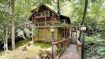 Studio (2 Bedrooms) | Front of property
