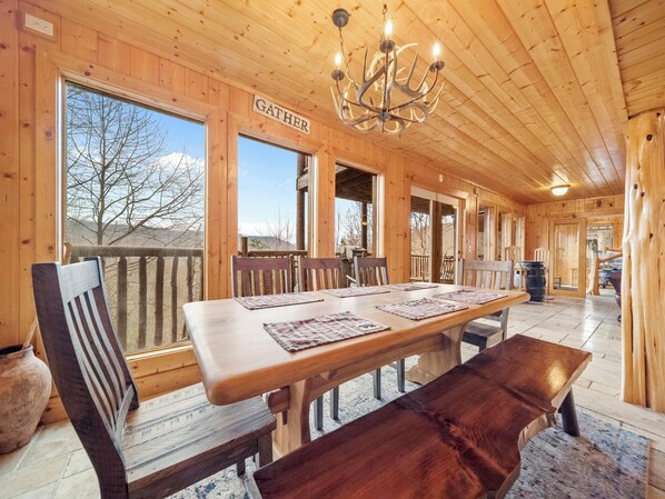 Studio (3 Bedrooms) | Property amenity