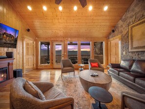 Studio (3 Bedrooms) | Property amenity