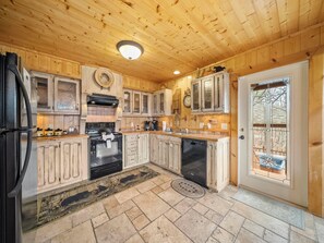 Studio (3 Bedrooms) | Property amenity