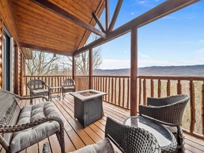 Studio (3 Bedrooms) | Property amenity