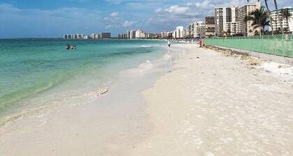 Marco Beach Haven 2 blocks from South Beach!