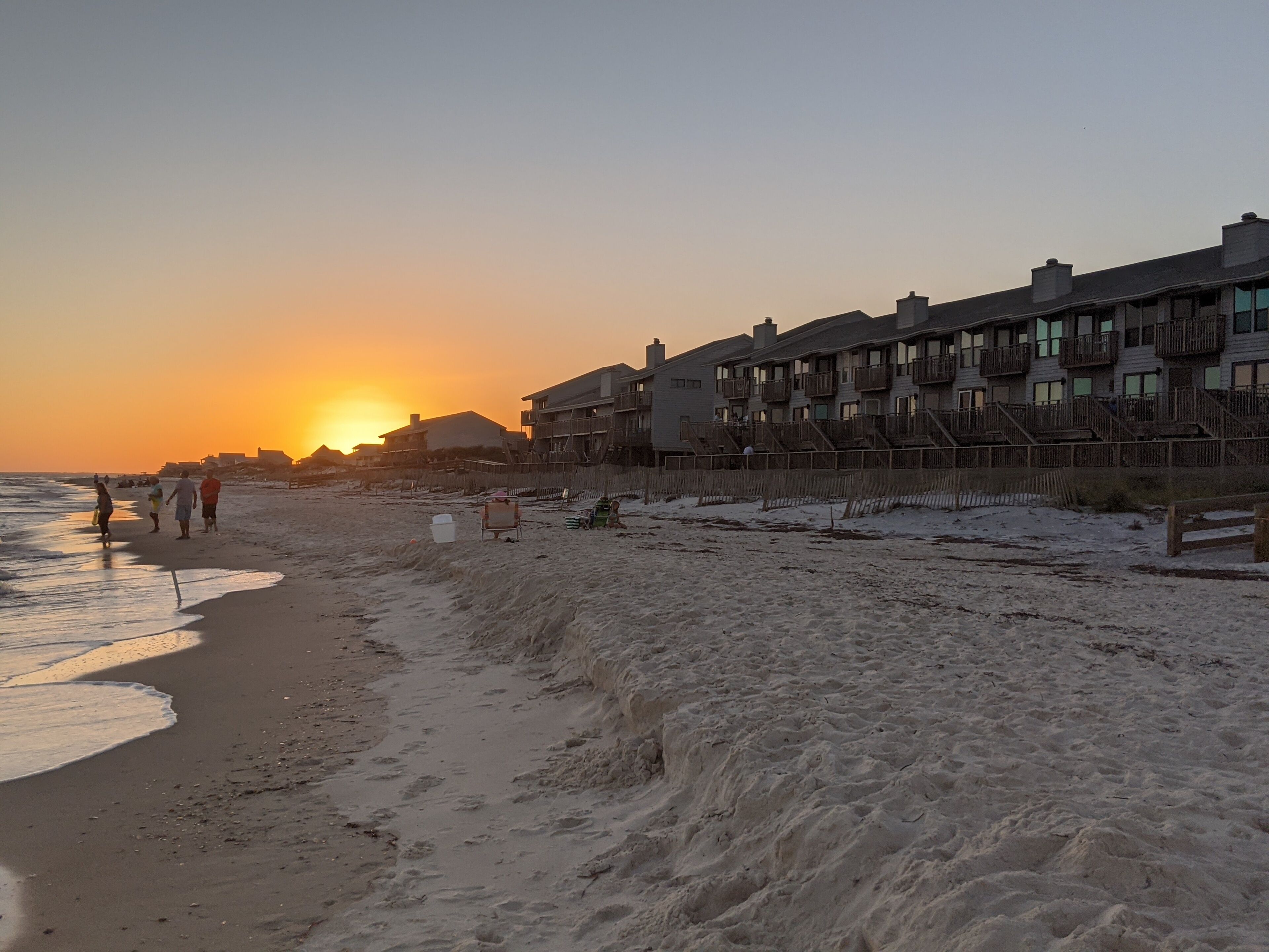 靠近海滩、沙滩椅、沙滩毛巾