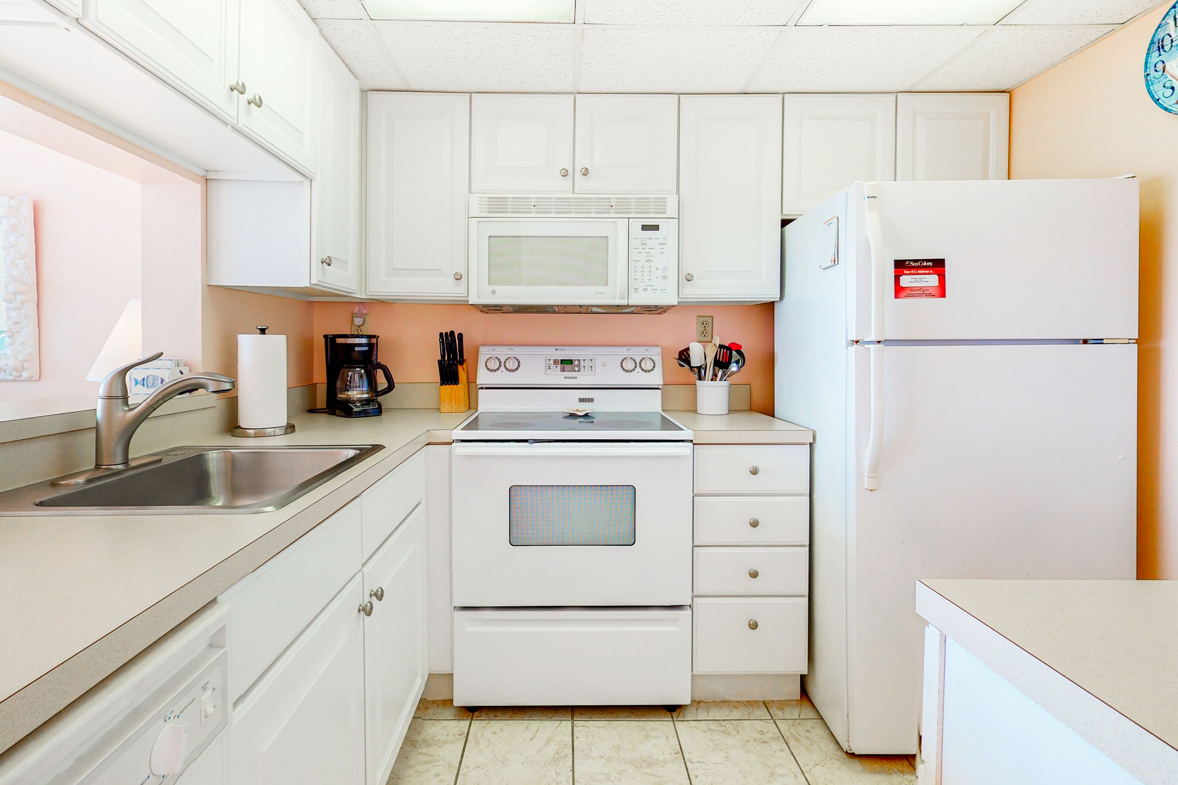 Sea Colony Ocean 4th floor condo w/ basketball court, elevator, and gym