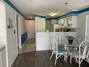 Dining - Peaceful Water View, Close to everything (Myrtle Beach)