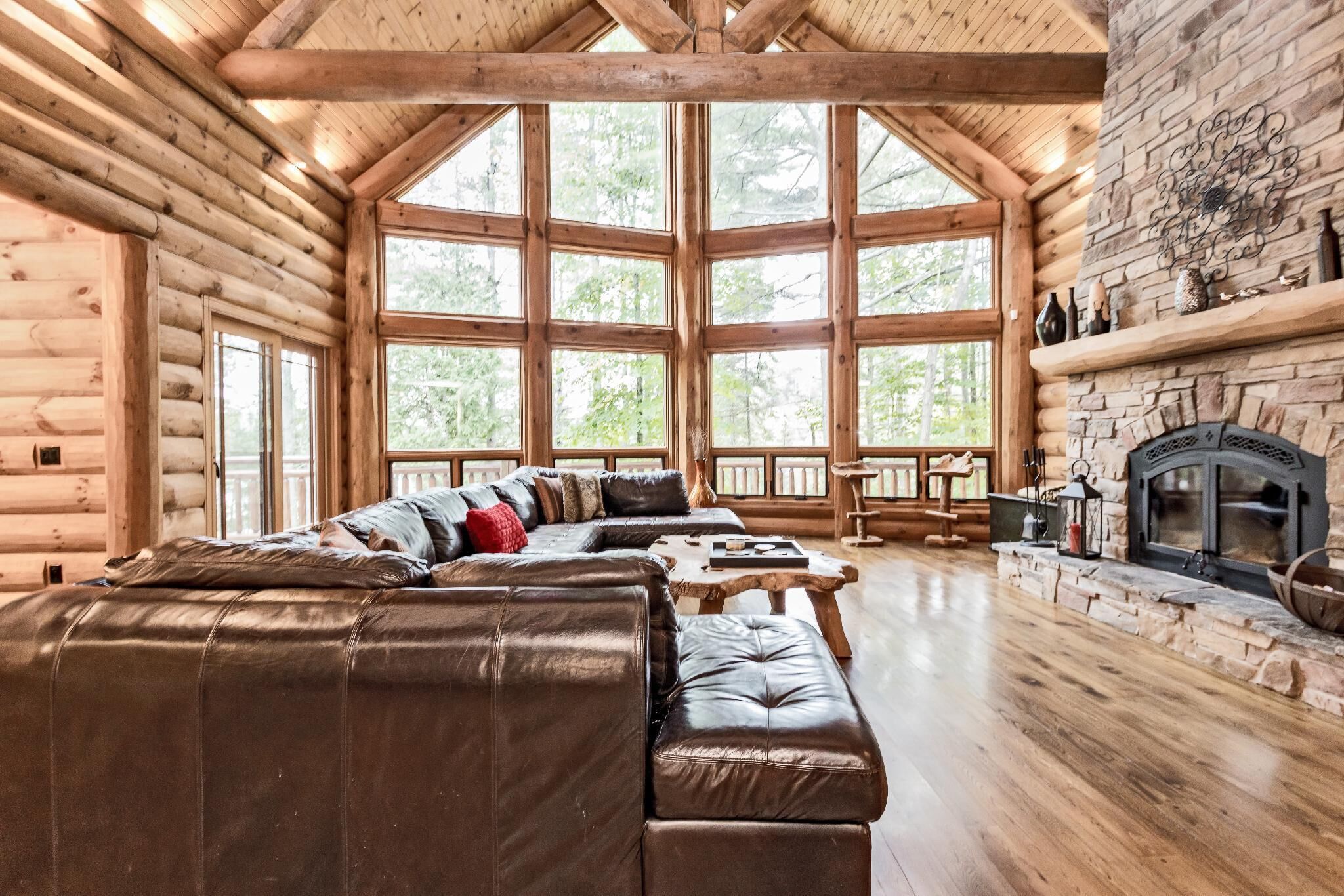 Beautiful Chalet on Norcan Lake, near Calabogie