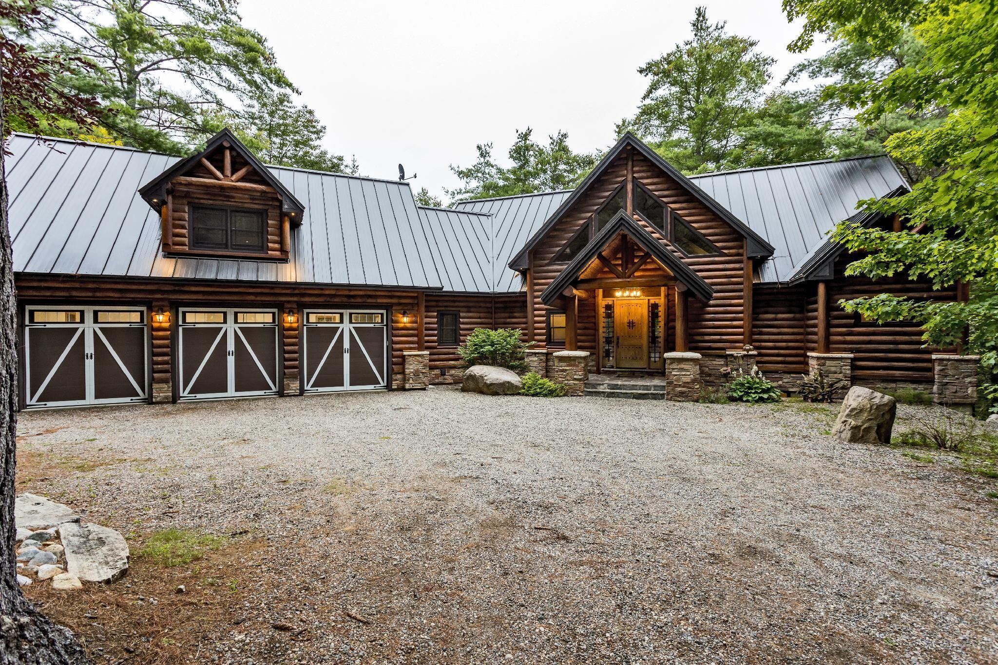 Beautiful Chalet on Norcan Lake, near Calabogie