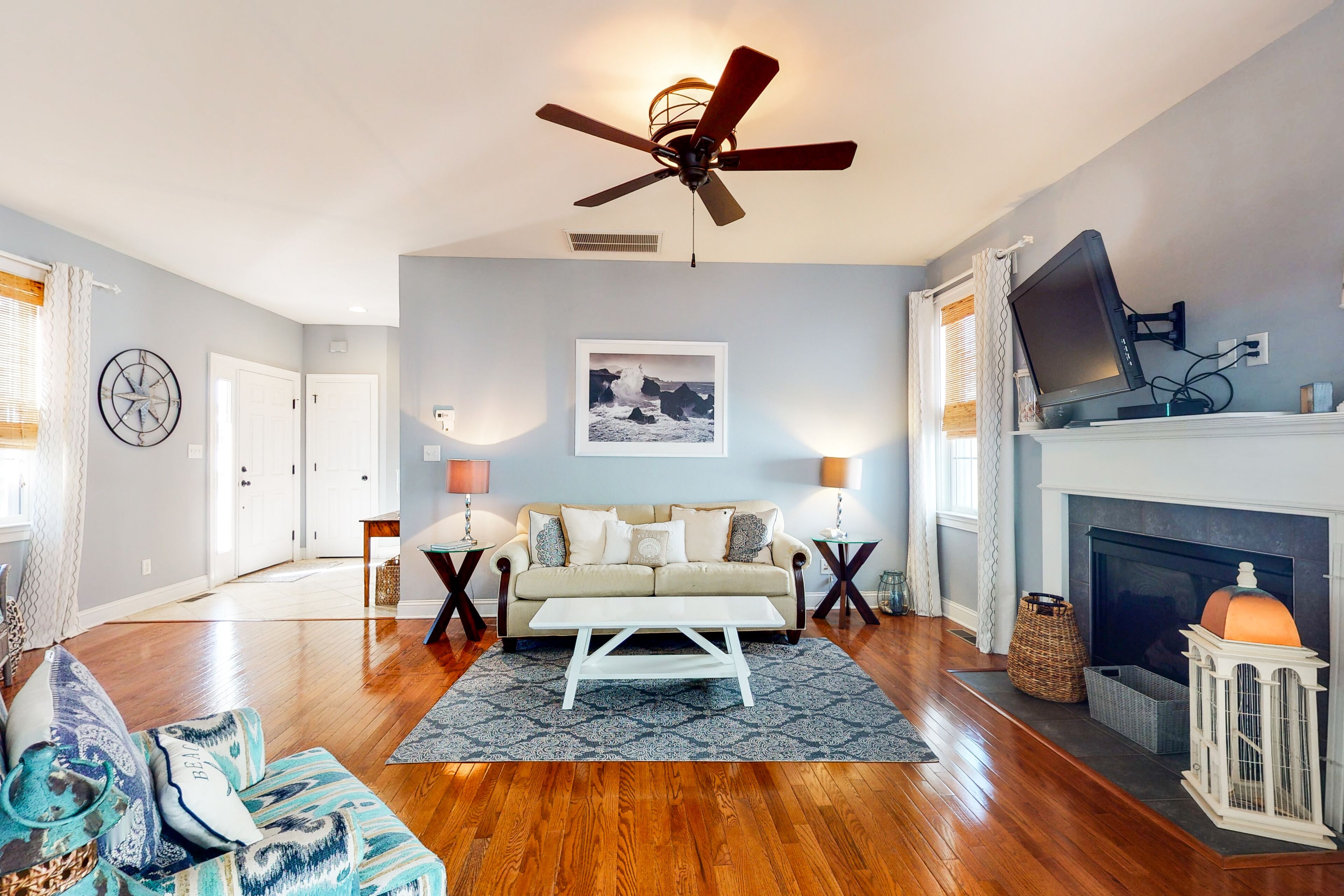 Bayside Resort house w/ basketball court, tennis court, shared sauna & WiFi