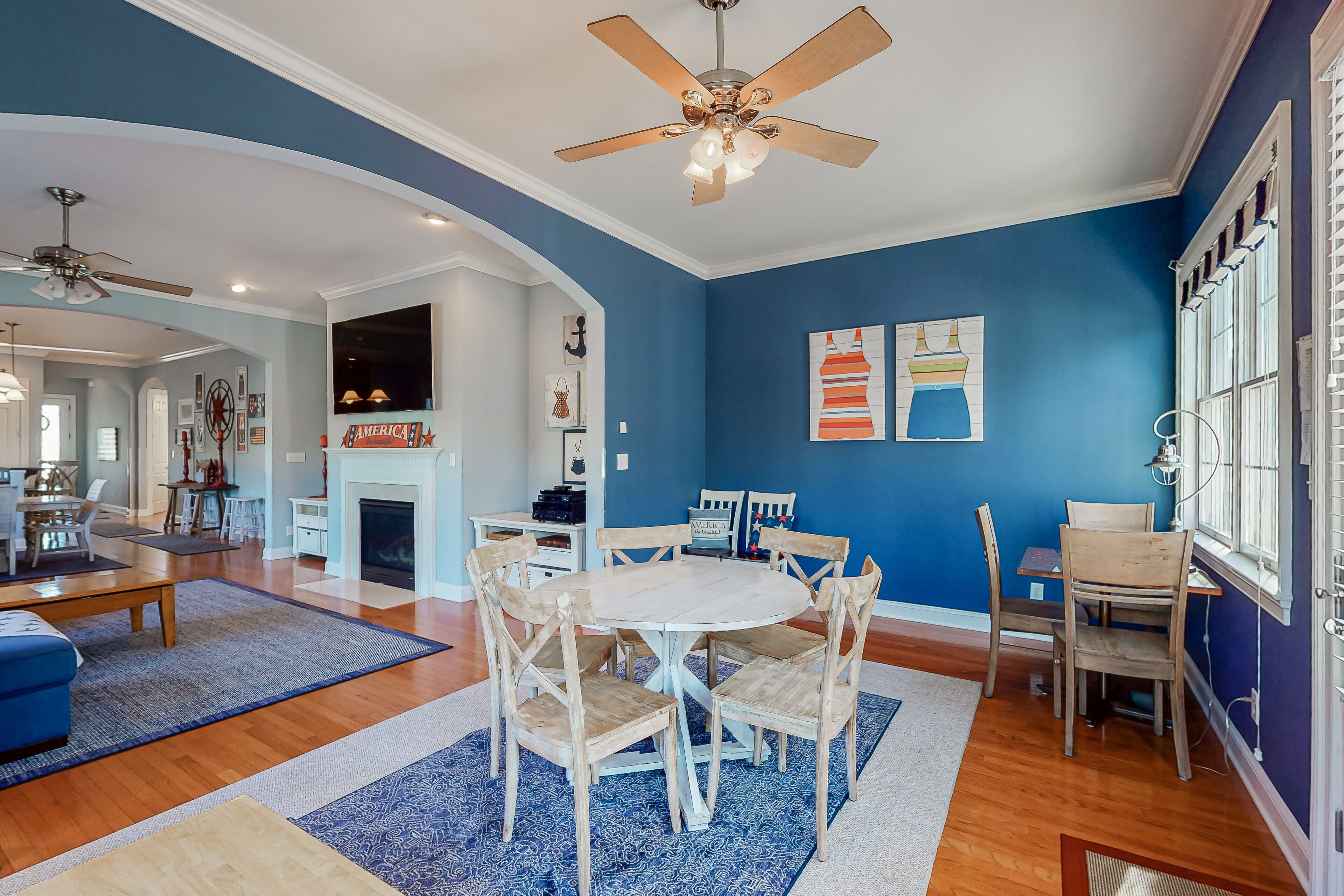 Bayside Resort house w/ tennis/basketball court, shared sauna, & board games