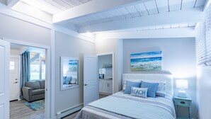 A bedroom with a bed, bedside table, and a painting on the wall. - Mountain View Boutique Suite with contactless entry - The Lake at Blue Mountains (The Blue Mountains)