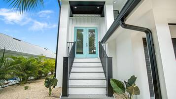 House, 5 Bedrooms | Exterior