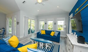House, 5 Bedrooms | Living room | 36-inch TV with cable channels