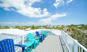 House, 5 Bedrooms | Balcony