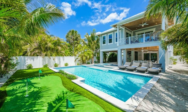 House, 5 Bedrooms | Pool