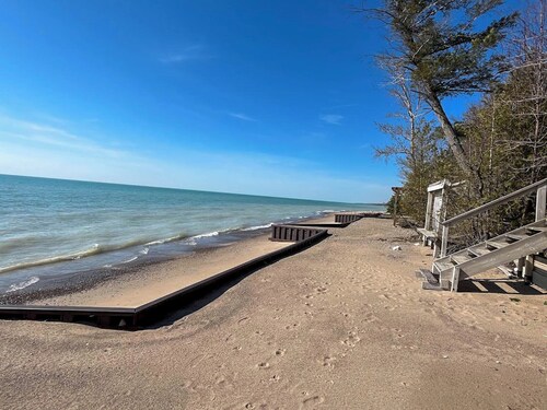 A Cozy Christmas by the Lake: Bayfield Bliss