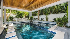 Casa, varias camas | Piscina