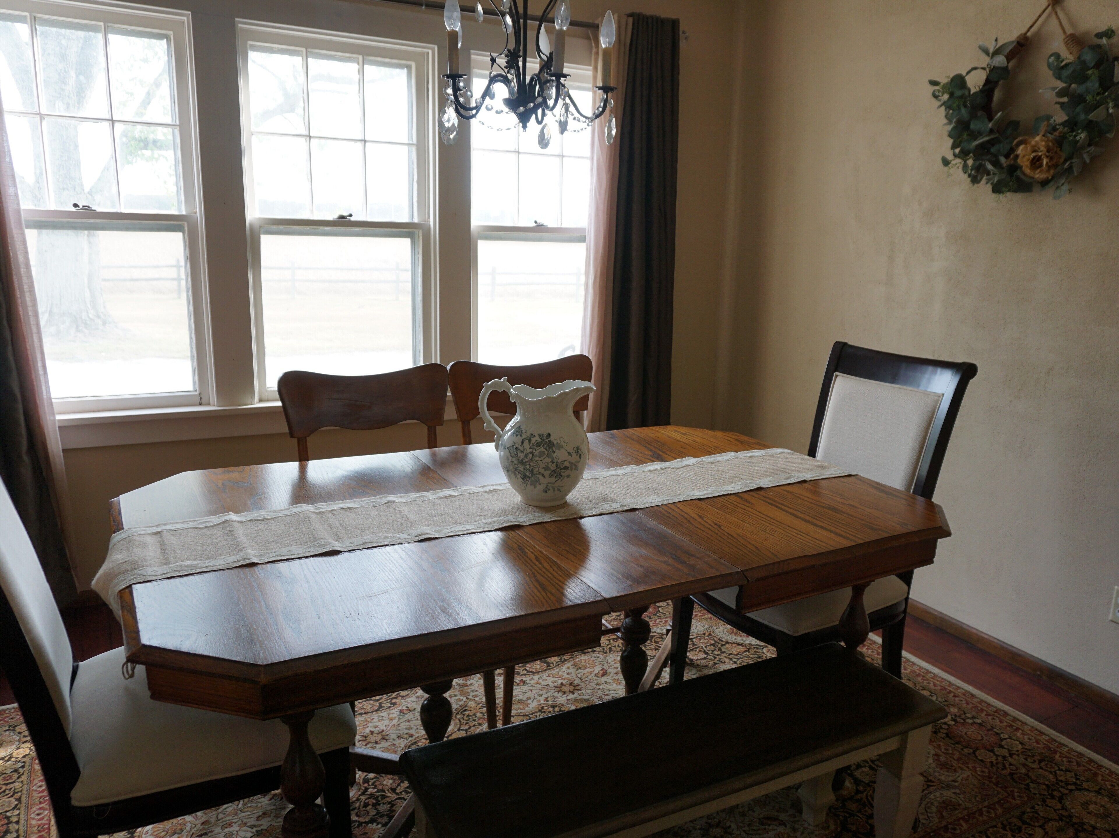 Doc's Farmhouse, Historic 1844 Home