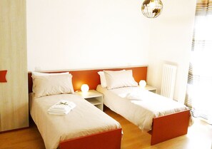 1 bedroom, desk, free WiFi, bed sheets