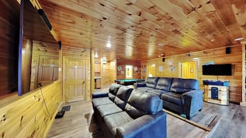 Studio (Multiple Bedrooms) | Property amenity
