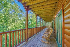 Studio (Multiple Bedrooms) | Property amenity - Hemlock Inn by Jackson Mountain Rentals (Gatlinburg)