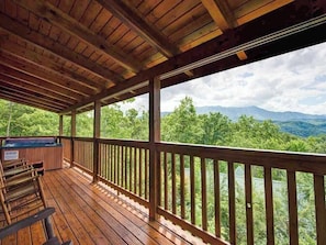Studio (3 Bedrooms) | Property amenity