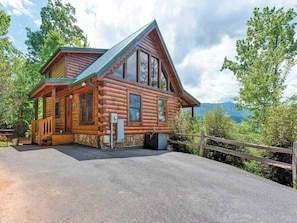 Studio (3 Bedrooms) | Front of property