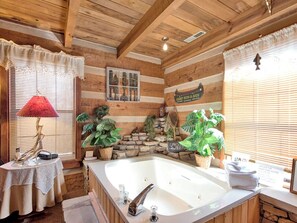 Studio (2 Bedrooms) | Property amenity