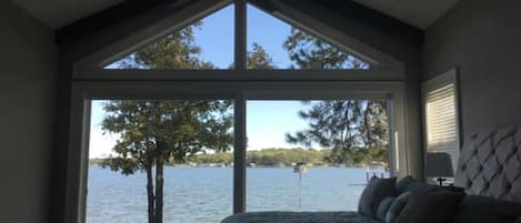 4 habitaciones, escritorio, wifi y ropa de cama