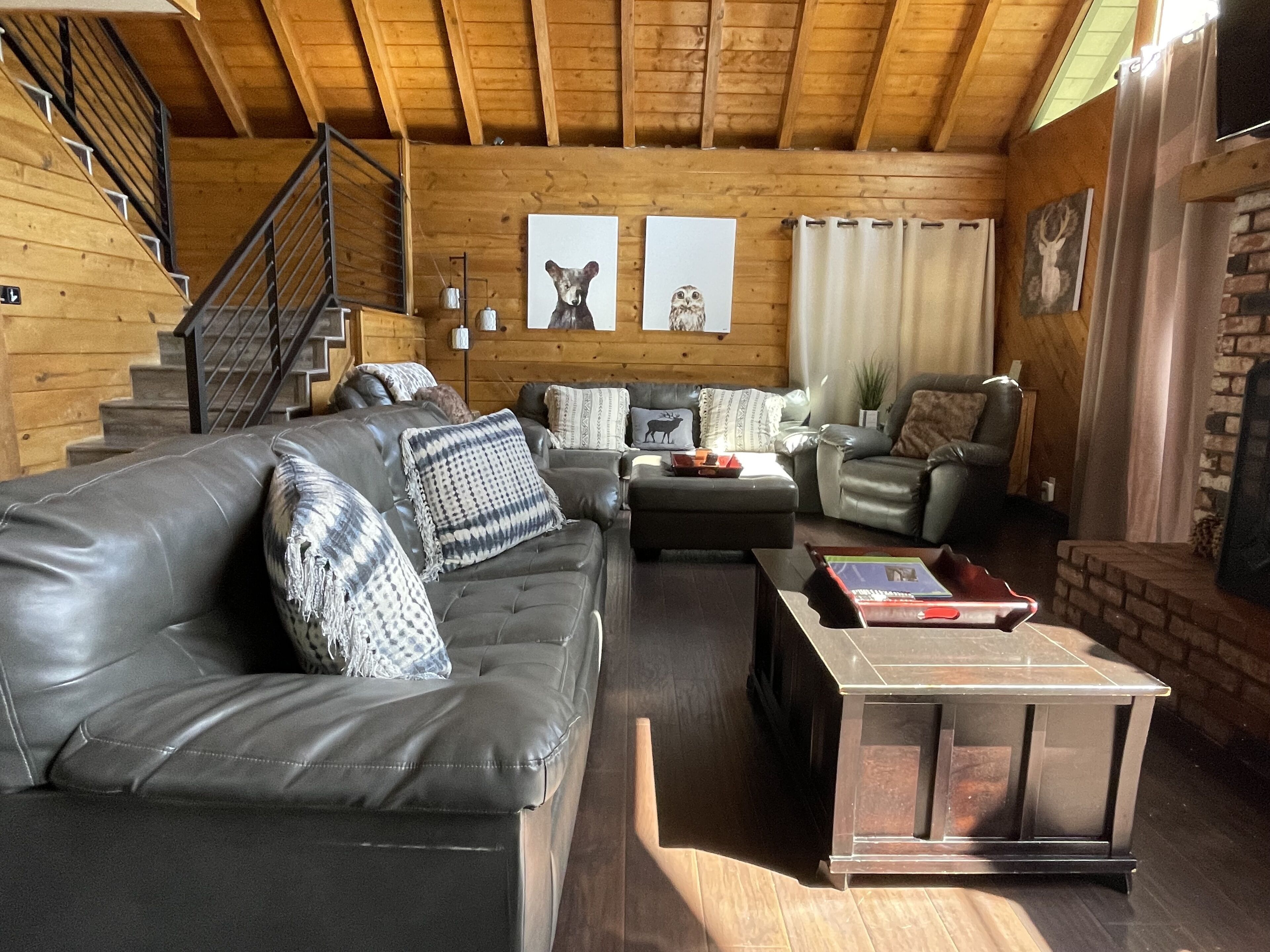 Beautiful family cabin with gourmet kitchen. Clean with great internet!