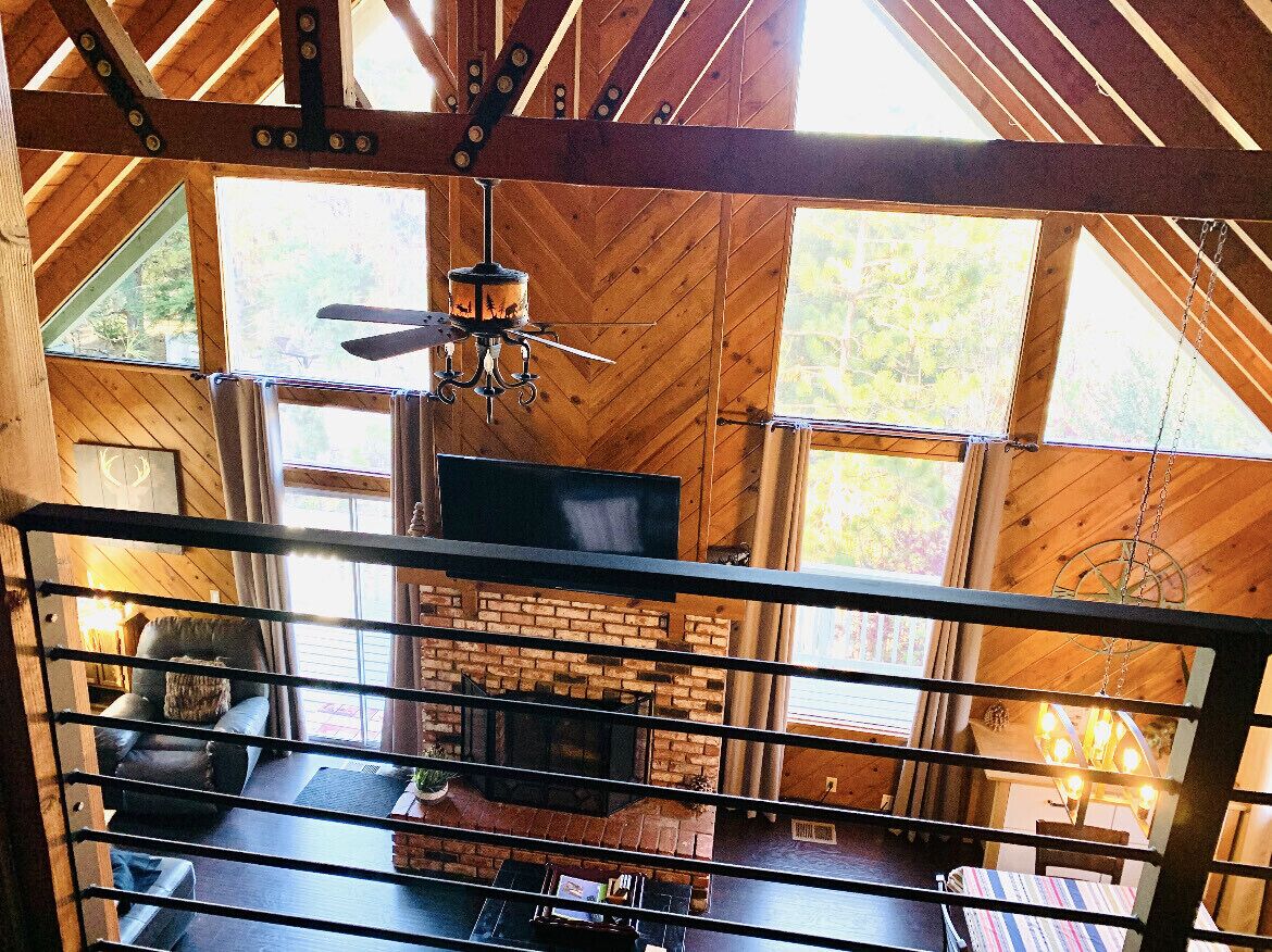 Beautiful family cabin with gourmet kitchen. Clean with great internet!