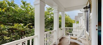 Bayside Resort townhouse w/ golf on-site, gym, and shared sauna