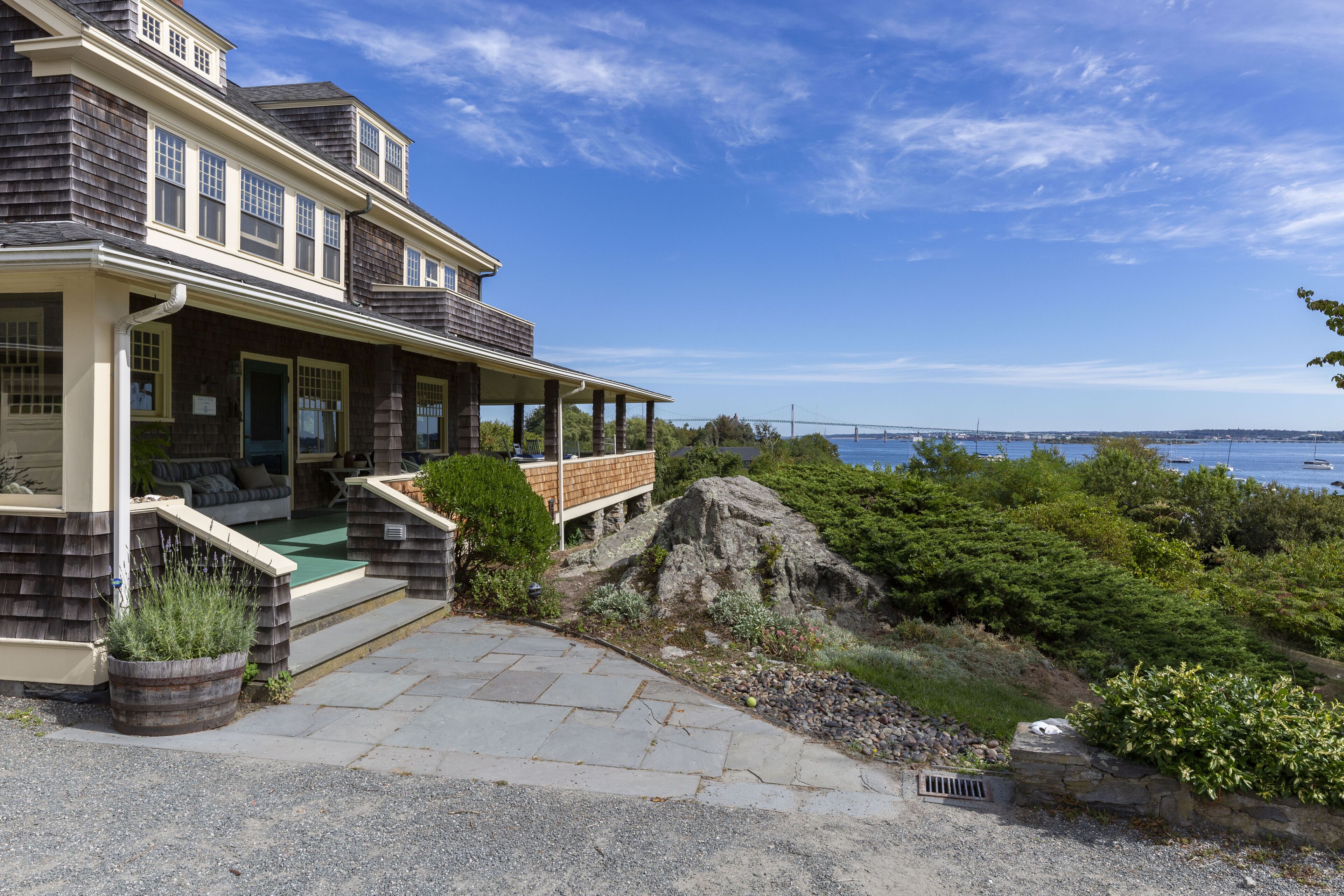 Classic Victorian with Gorgeous Waterviews!