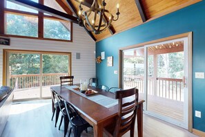 Dining - Secluded & spacious retreat with private hot tub, carriage house & game room (Accident)