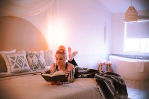 1 soverom, skrivebord, strykejern/-brett og wi-fi (inkludert)