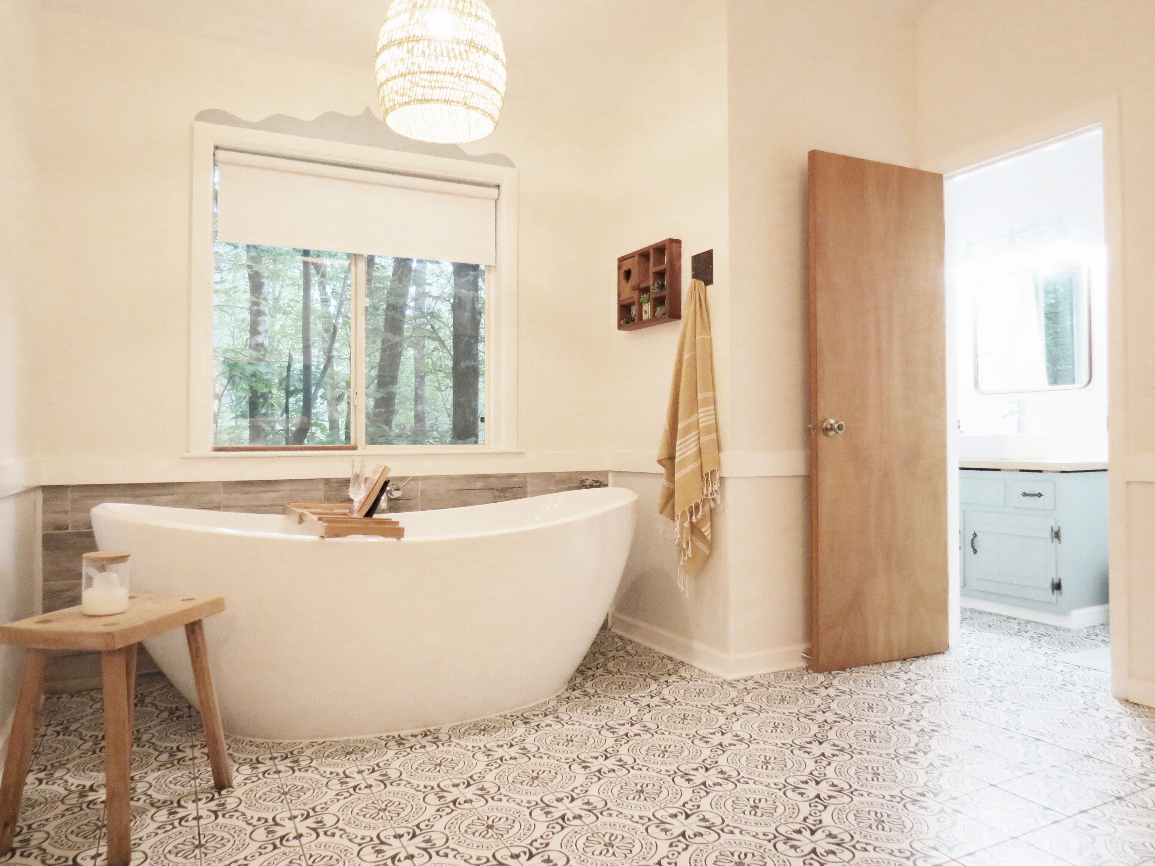 Newly Renovated Secluded Cabin in the Woods Stylish Romantic Getaway 9 min Helen