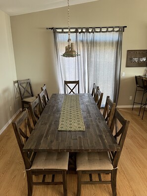 Dining - Spacious Dragon Lake Villa on Lake Naci in Paso Robles Wine Country w/Internet  (Lake Nacimiento)