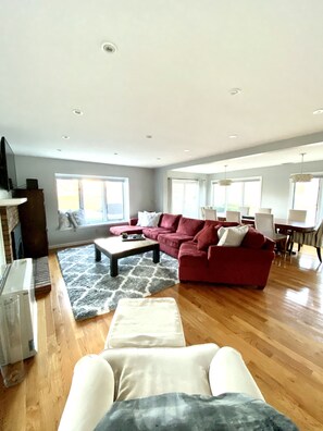 Smart TV, caminetto, videogiochi, stampante