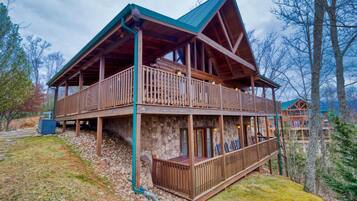 Studio (5 Bedrooms) | Property amenity