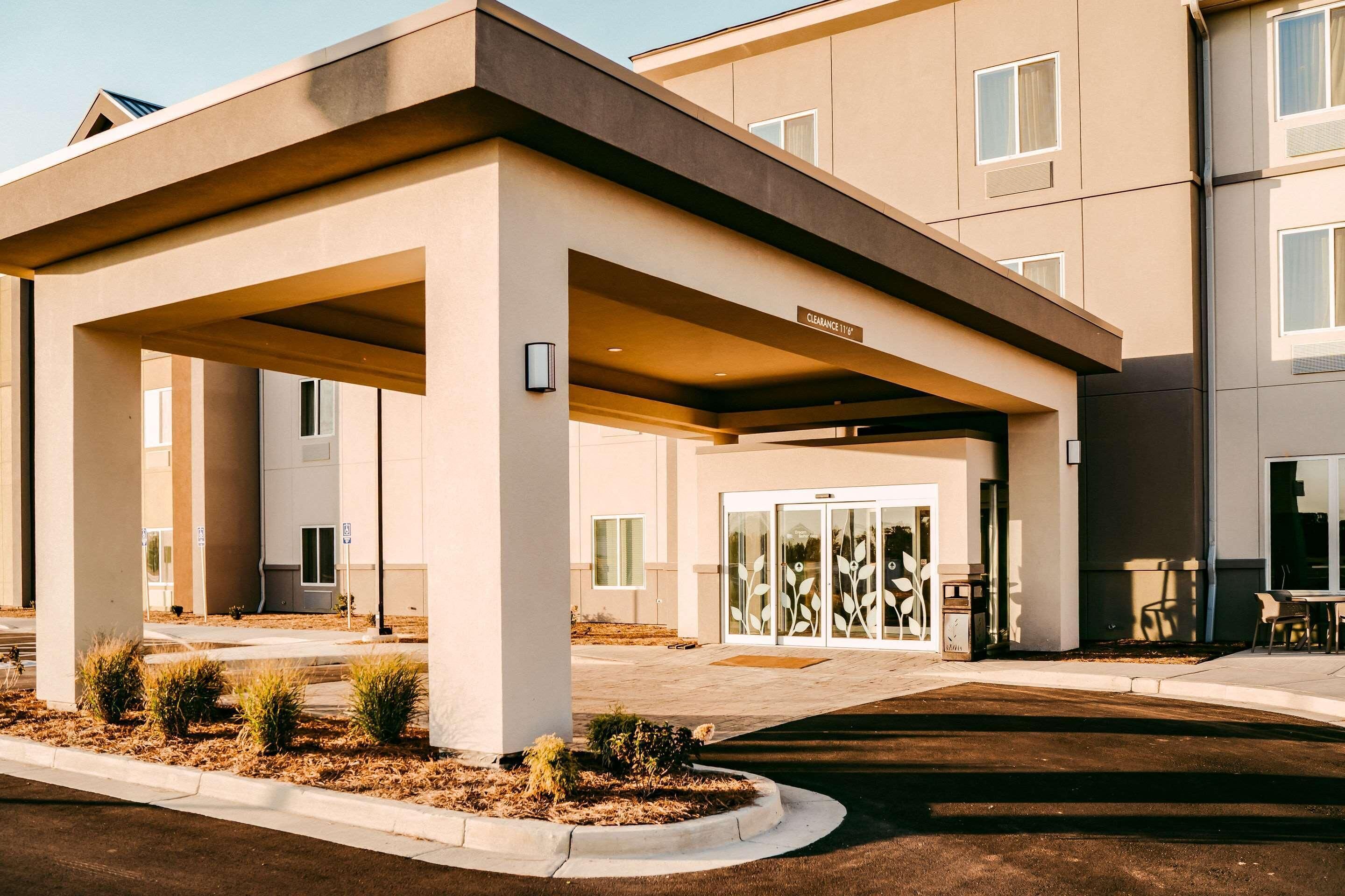 luxury hotels in Moreno Valley