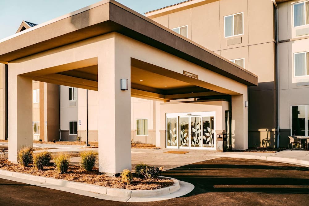 luxury hotels in Moreno Valley