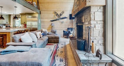 Mountain lodge with hot tub, game room, and home theater