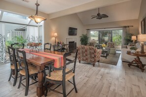 Dining - Golf Views Family Villa w/ Deck&BBQ, Complex Pool/Courts, Bikes (Hilton Head Island)