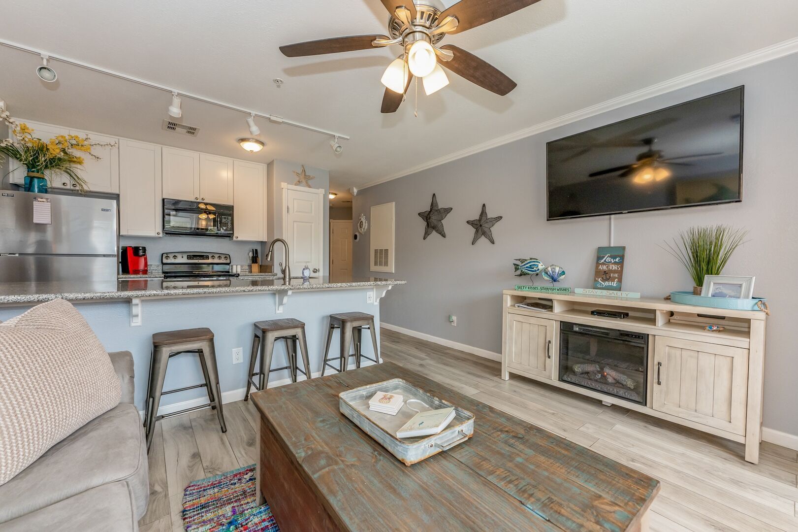 Permanent Layover, 1 Bed 1 Bath, Sleeps 6, Great Pool at Maravilla