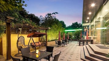 Tempat makan luar