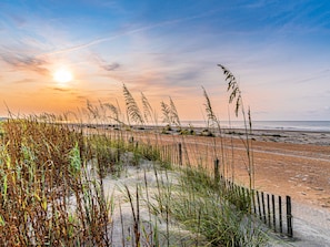 Beach - Charming 3BR Sea Pines Retreat • Lagoon Views, Pool Access & Near Shops & Trails (Hilton Head Island)