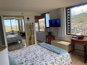 Iron/ironing board, WiFi, bed sheets