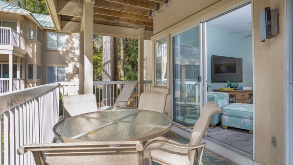 屋外ダイニングエリア