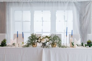 Khu tổ chức tiệc cưới trong nhà