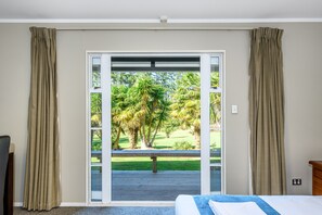 Bureau, espace de travail pour ordinateur portable